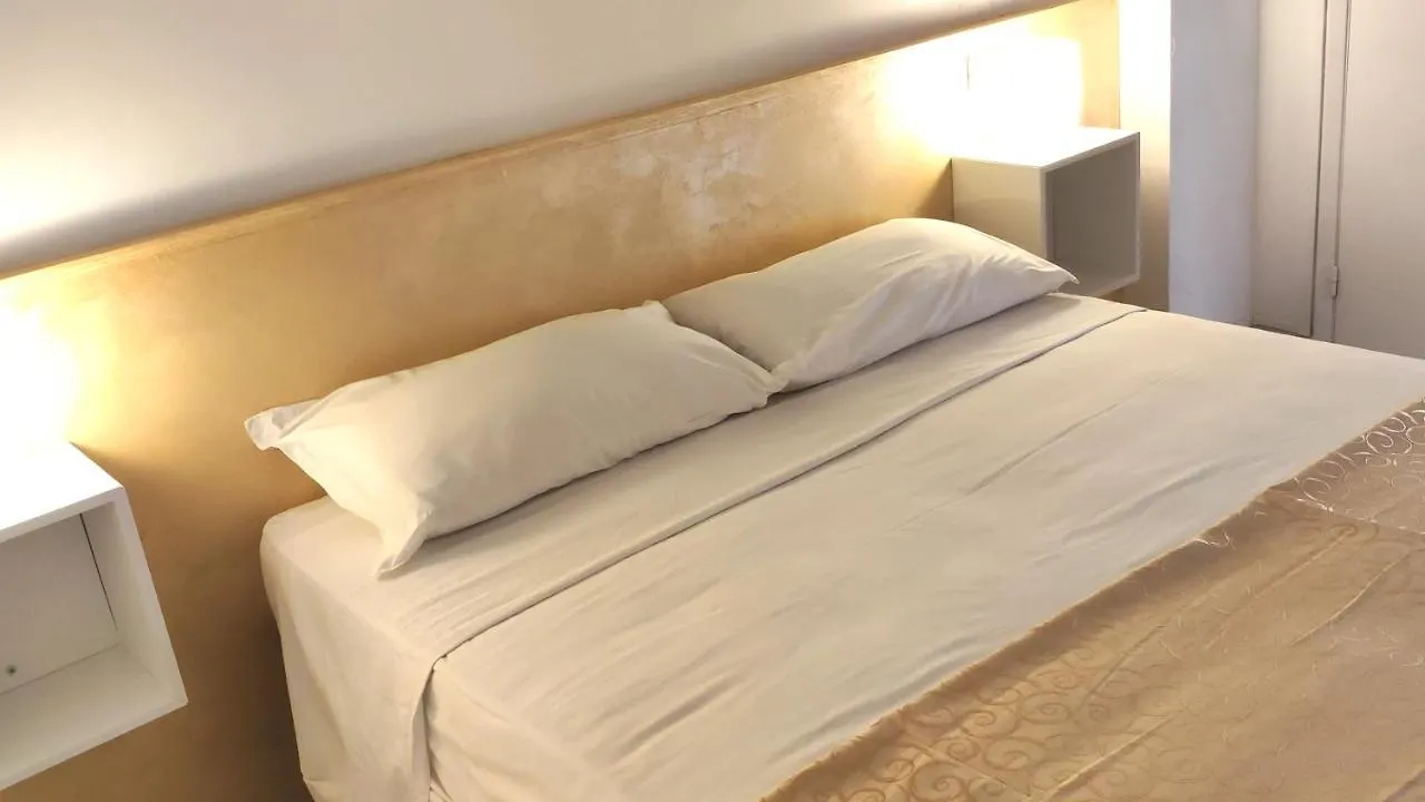 Hotel Paris Cattolica 2*,