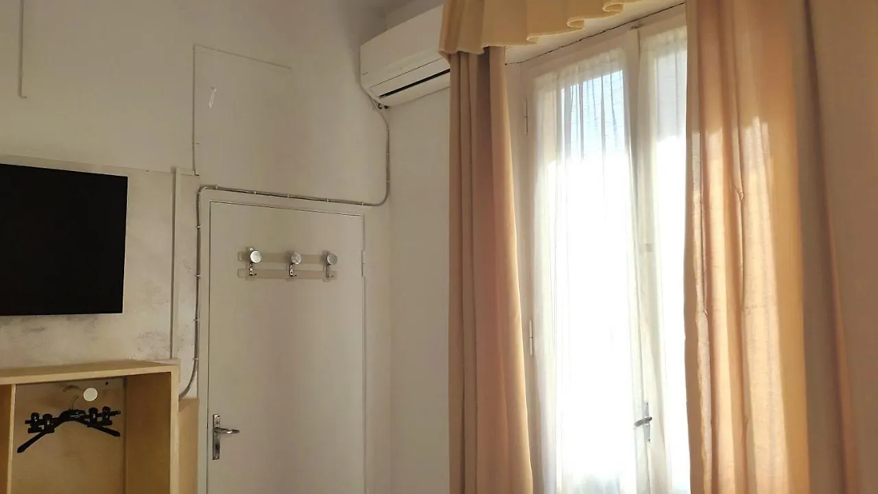 كاتوليكا Hotel Paris